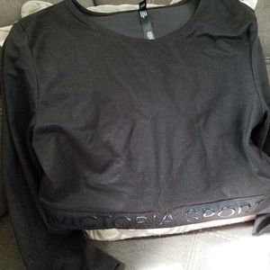 Cropped sport top